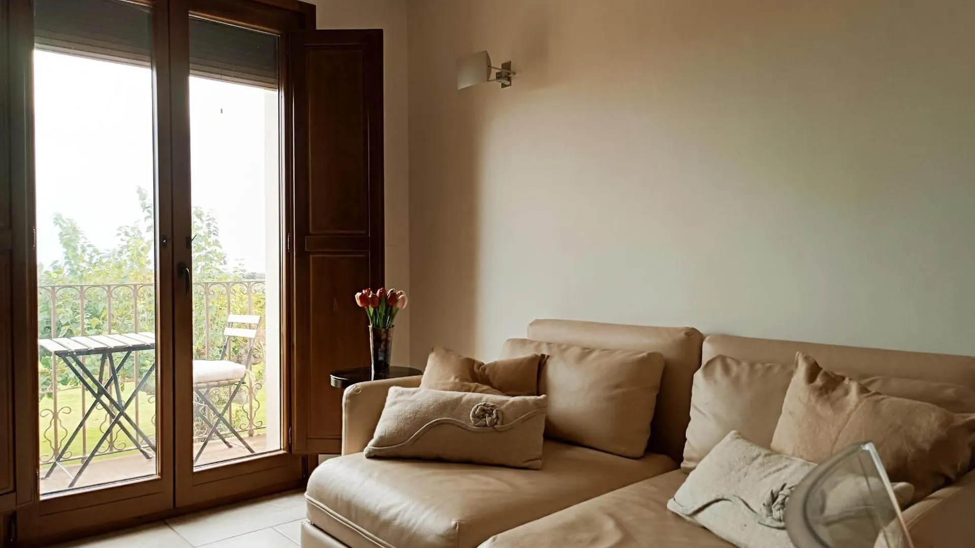 Country house Mas Montbrio Belvedere Bed & Breakfast Cambrils Spain