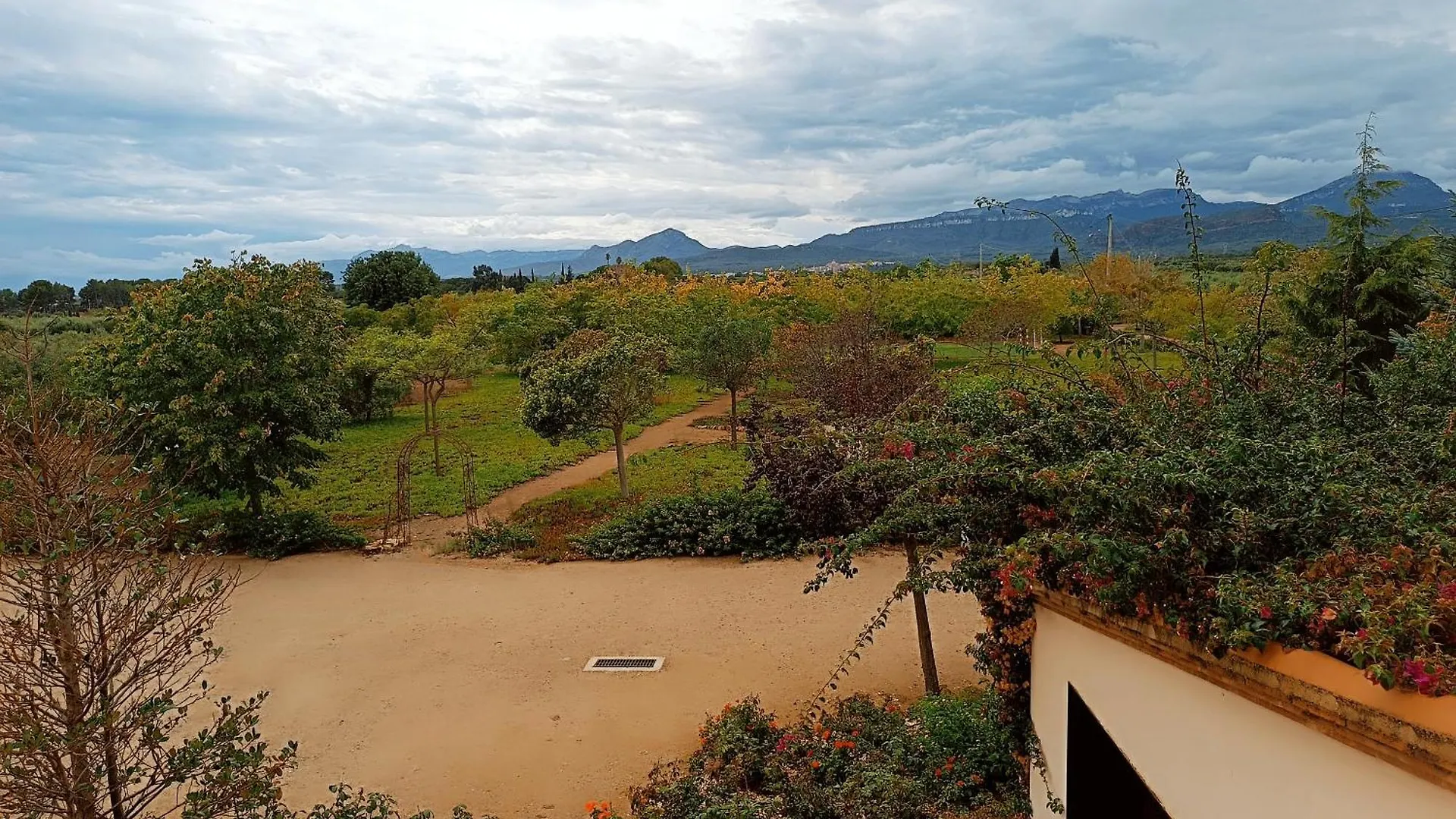 Mas Montbrio Belvedere Bed & Breakfast Cambrils